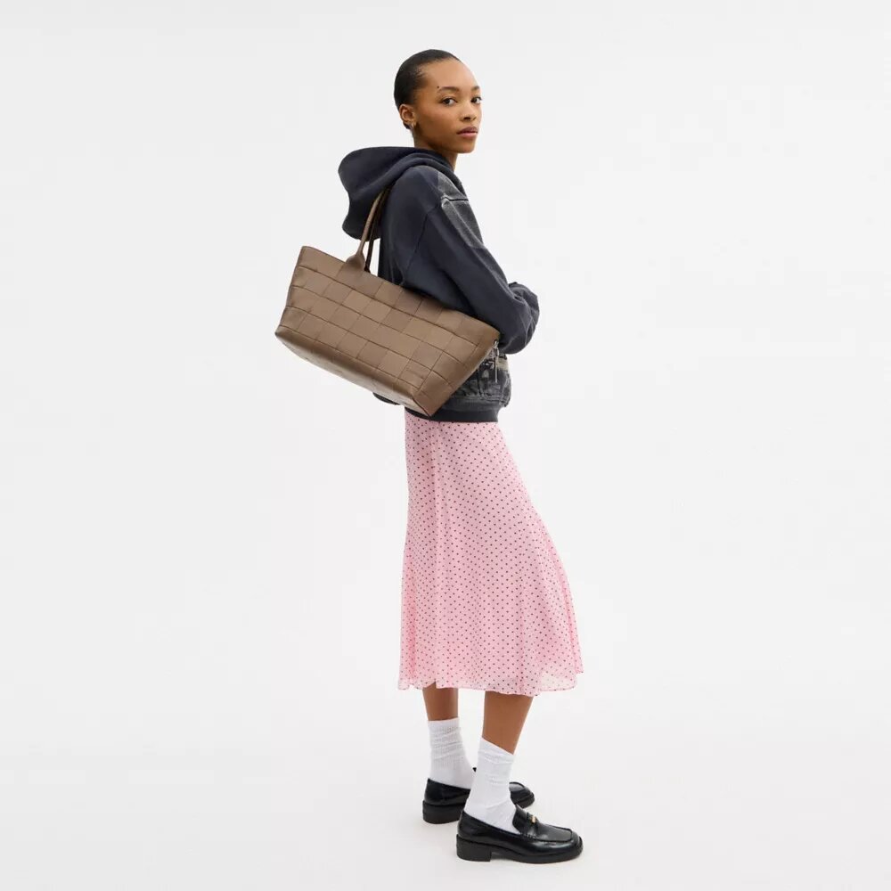 Alter/Ego stor tote-tasker
