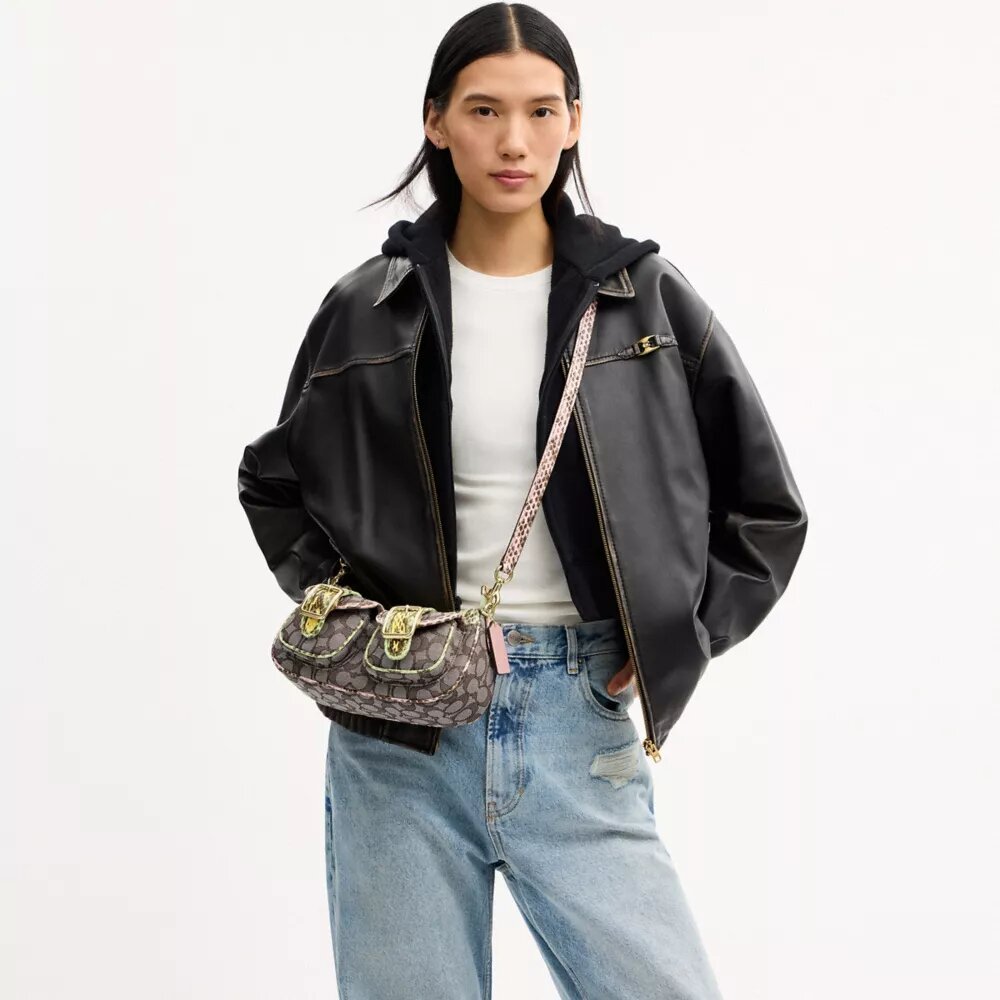 Ashton skuldertasker i signatur-jacquard
