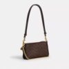 Audrey-crossbody-taske i Signature Canvas