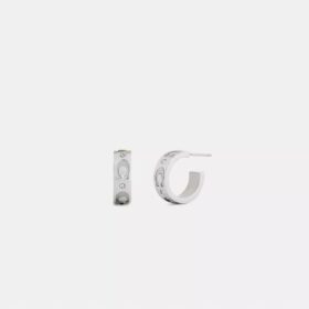 C Huggie-øreringe i gentaget design