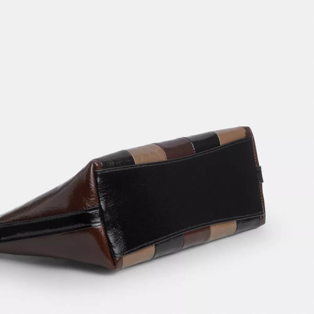 Caitlin skuldertaske med stribet patchwork