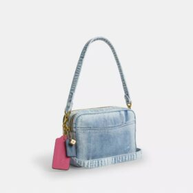 Carey crossbody-taske i Loved Denim med vedhæng