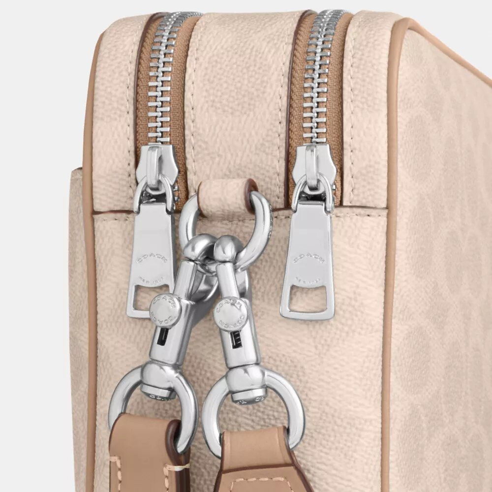 Carey-crossbody-taske i Signature Canvas