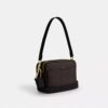 Carey-crossbody-taske i Signature Canvas