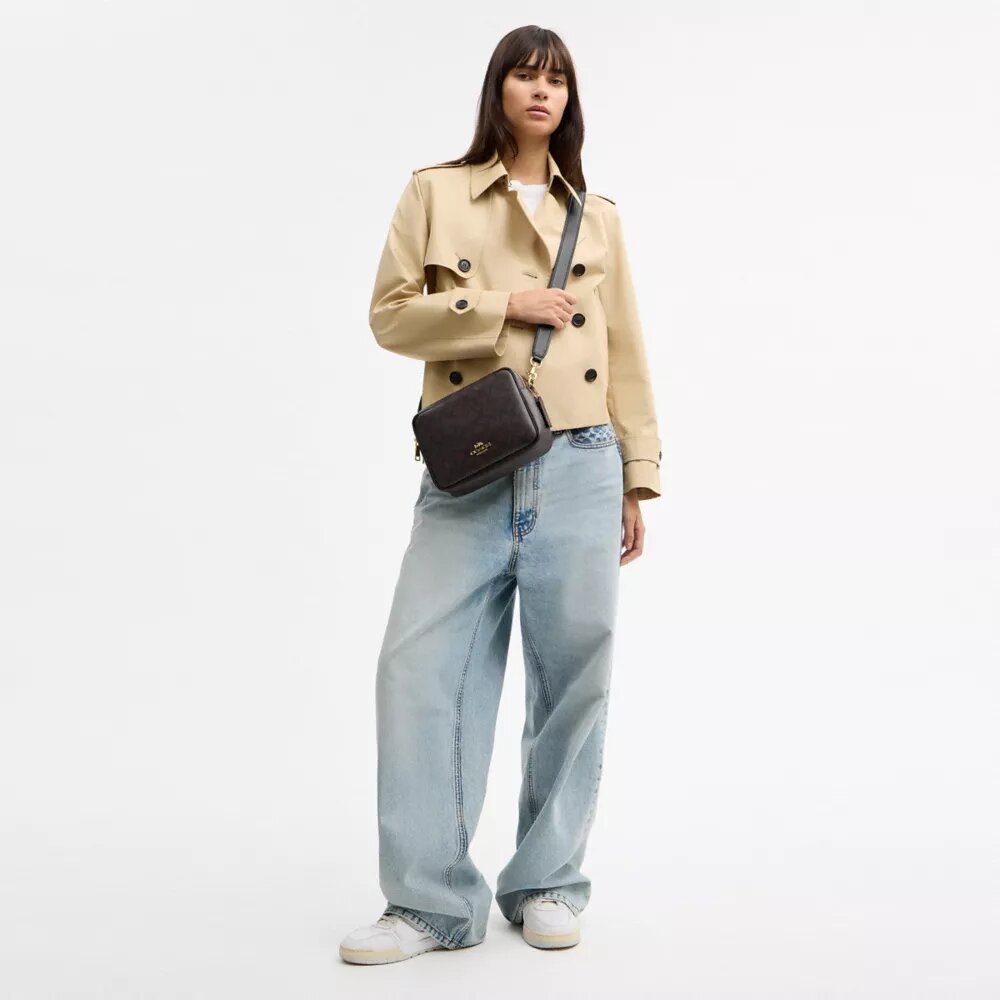 Carey-crossbody-taske i Signature Canvas