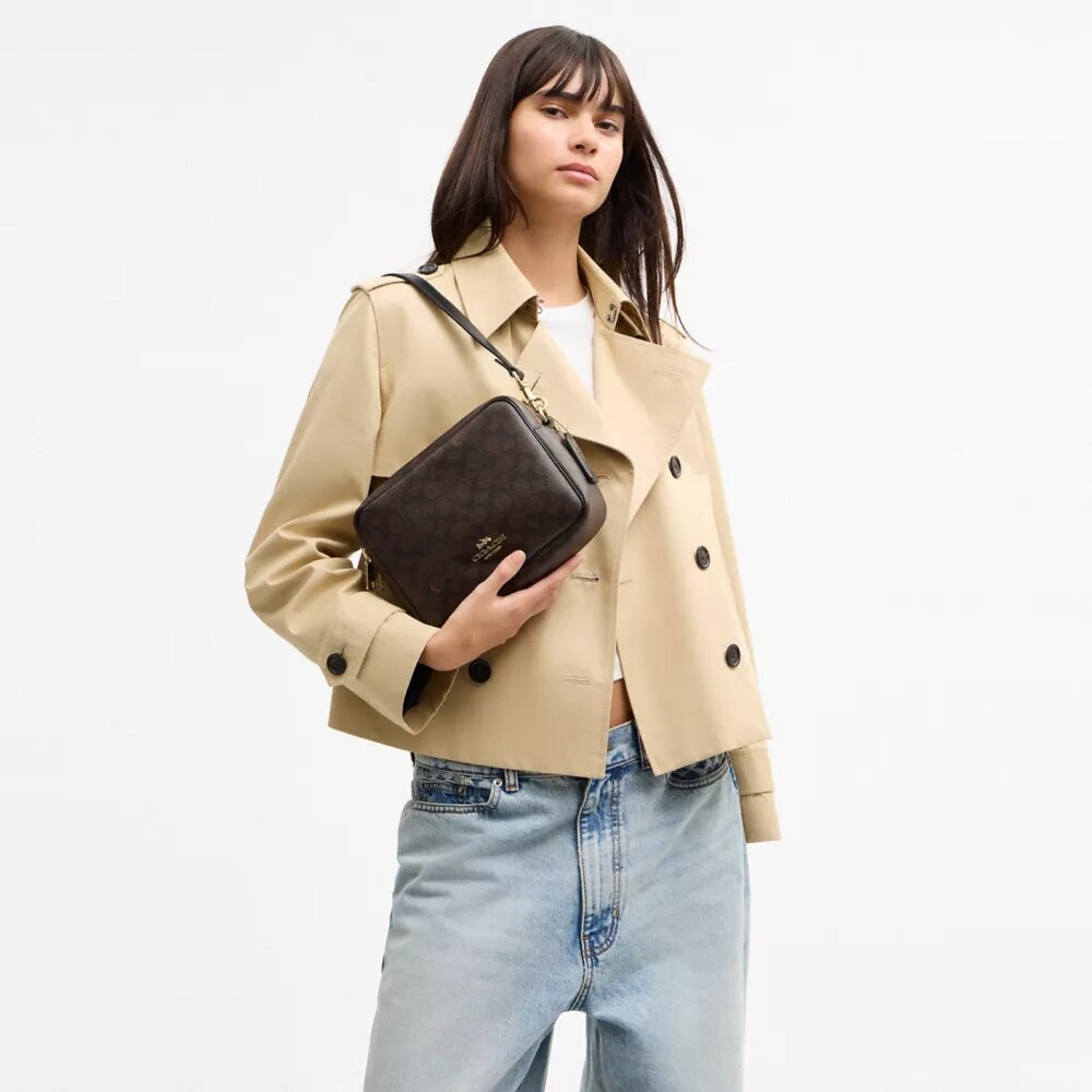 Carey-crossbody-taske i Signature Canvas