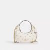 Carmen Mini-crossbody-taske med hjerteformede nitter