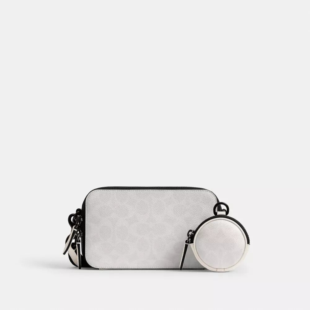 Charter Slim crossbody-taske i Signature Canvas