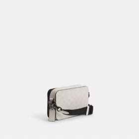 Charter Slim crossbody-taske i Signature Canvas