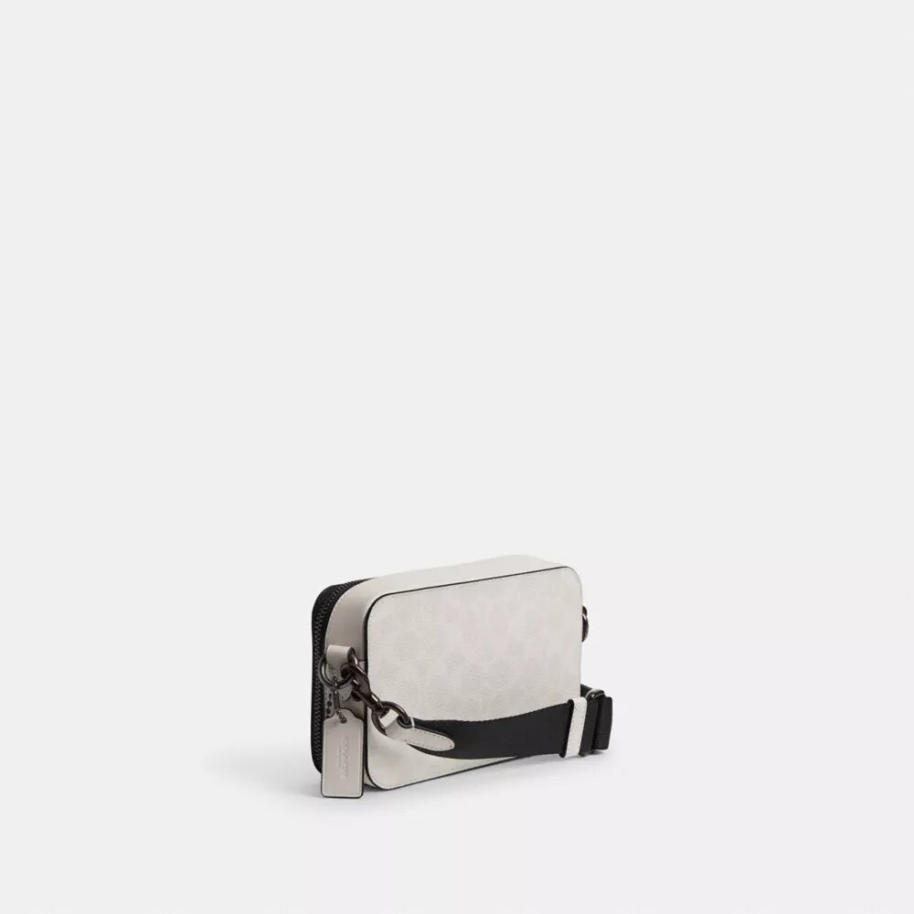 Charter Slim crossbody-taske i Signature Canvas