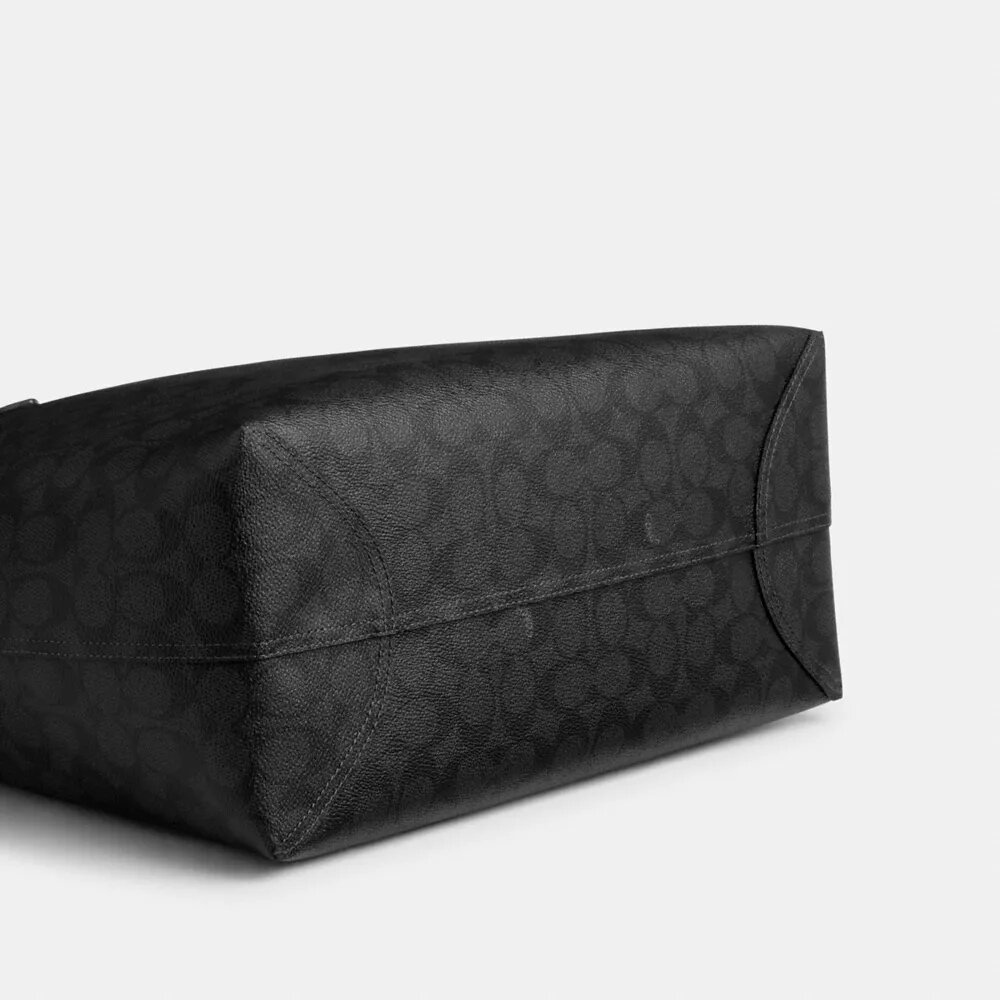 City-tote i Signature Canvas
