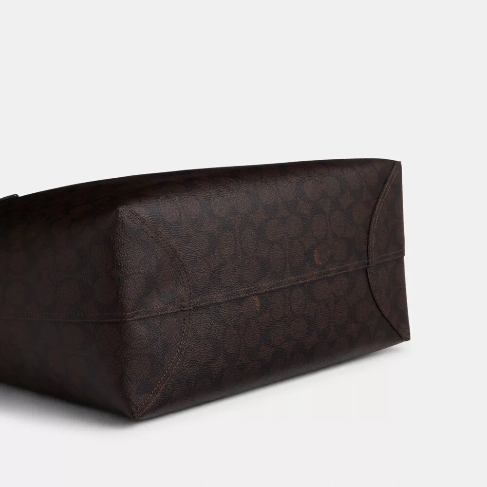 City-tote i Signature Canvas