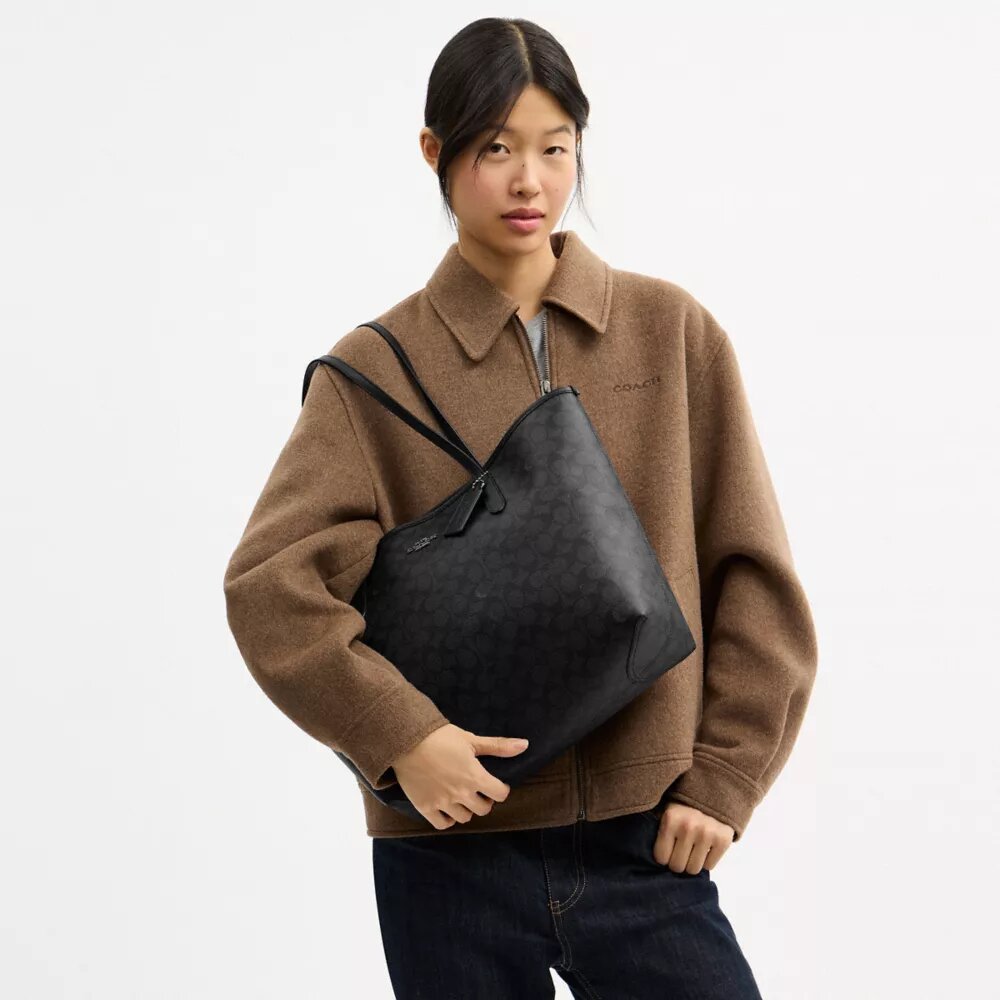 City-tote i Signature Canvas