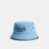 Coach Script-broderet denim-buckethat