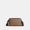 Colton Crossbody-taske 19 i Signature Canvas