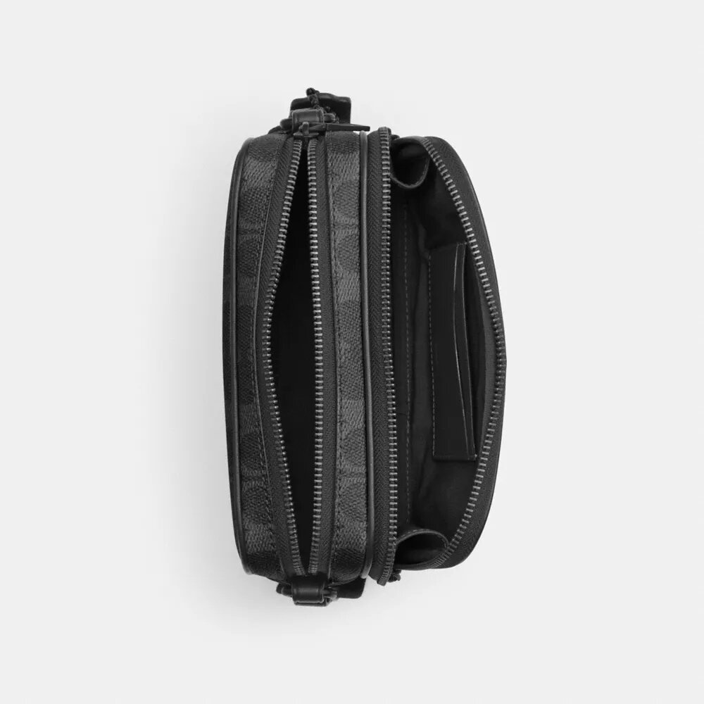 Colton Crossbody-taske 19 i Signature Canvas