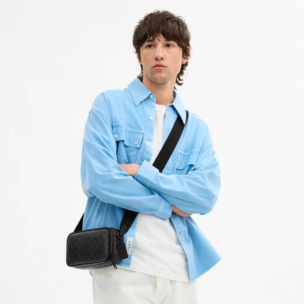 Colton Crossbody-taske 19 i Signature Canvas