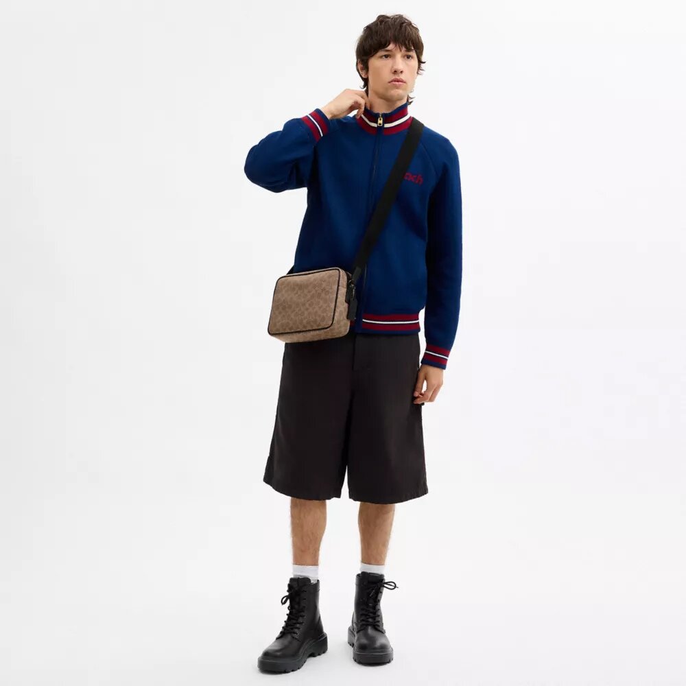 Colton crossbody-taske 25 i Signature Canvas