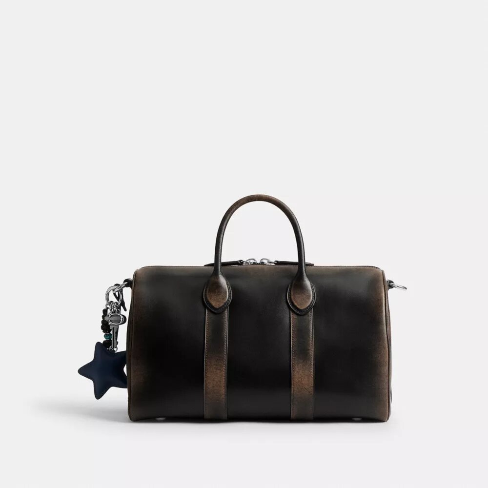 Compass Bag 35 i patineret læder med vedhæng