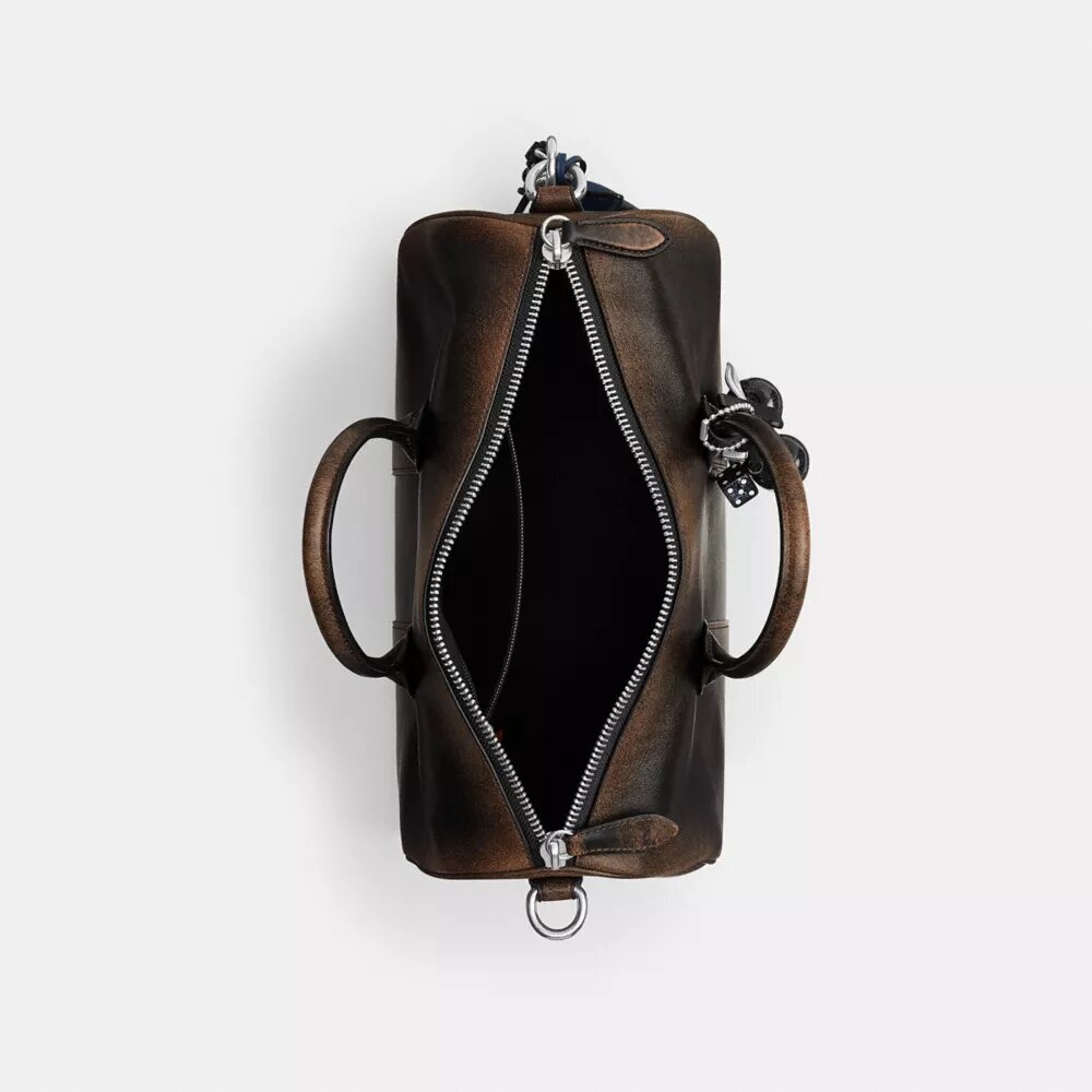 Compass Bag 35 i patineret læder med vedhæng