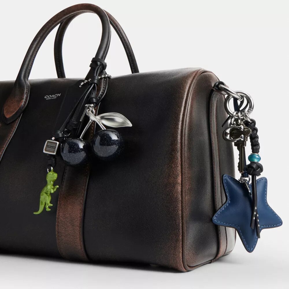 Compass Bag 35 i patineret læder med vedhæng