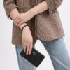Corner Zip Håndledstaske i Signature Jacquard