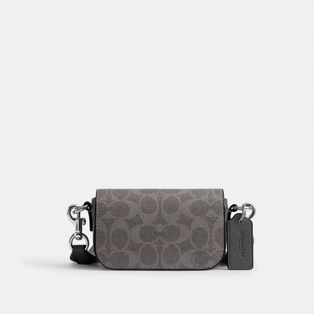 Crossbody-taske med klap i Signature Canvas