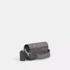 Crossbody-taske med klap i Signature Canvas