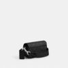 Crossbody-taske med klap i Signature Canvas