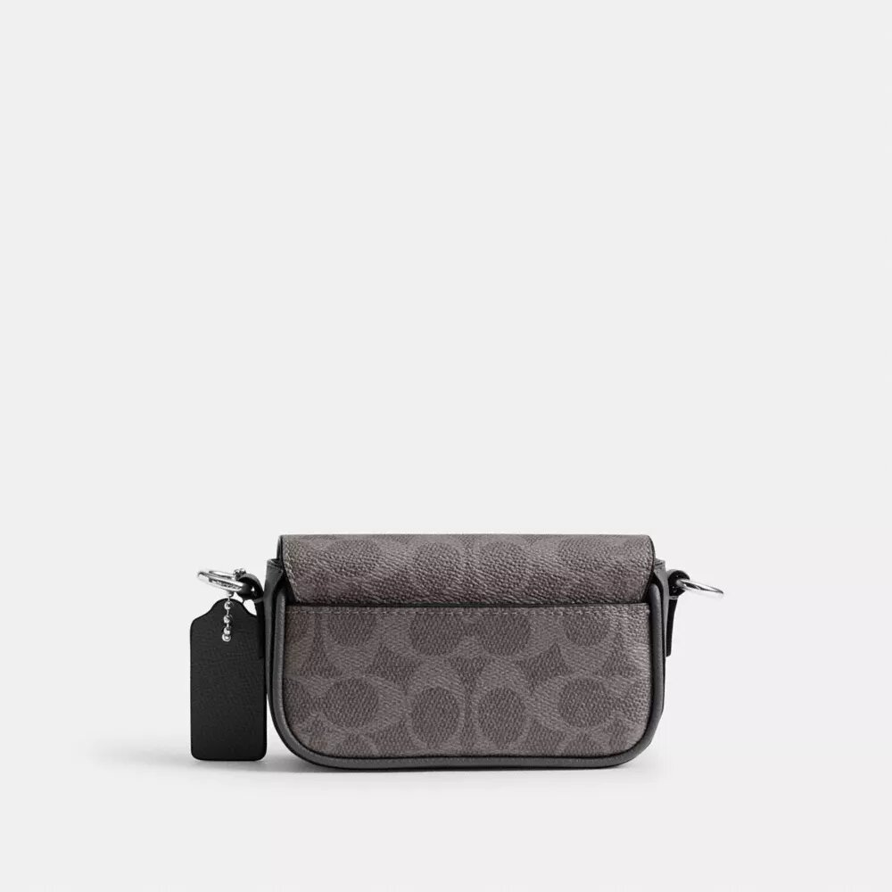 Crossbody-taske med klap i Signature Canvas