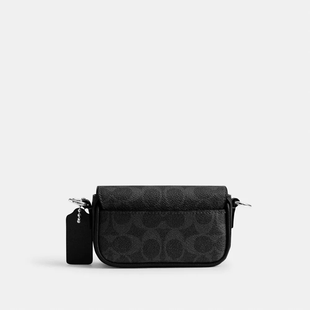 Crossbody-taske med klap i Signature Canvas