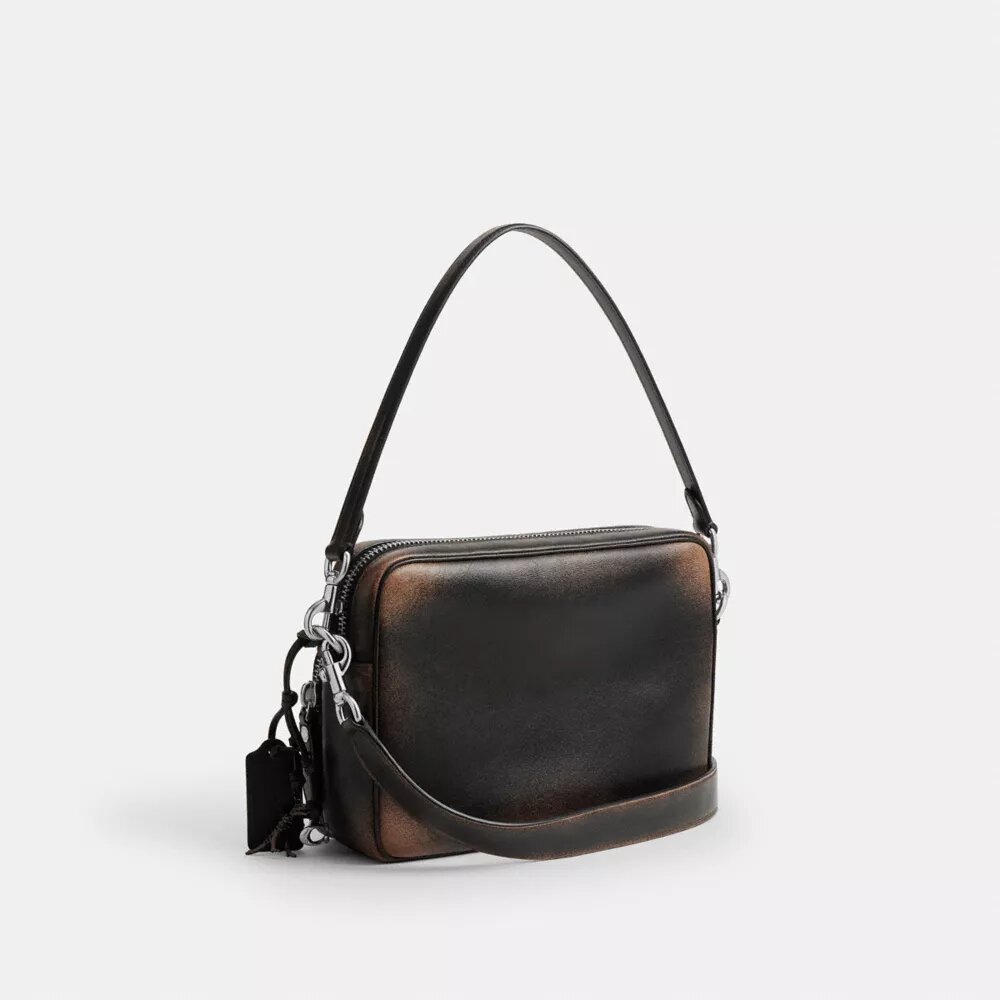 Dakota-crossbody-taske i brugt læder