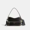 Dakota crossbody-taske i patineret læder med vedhæng