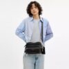 Dakota crossbody-taske i patineret læder med vedhæng