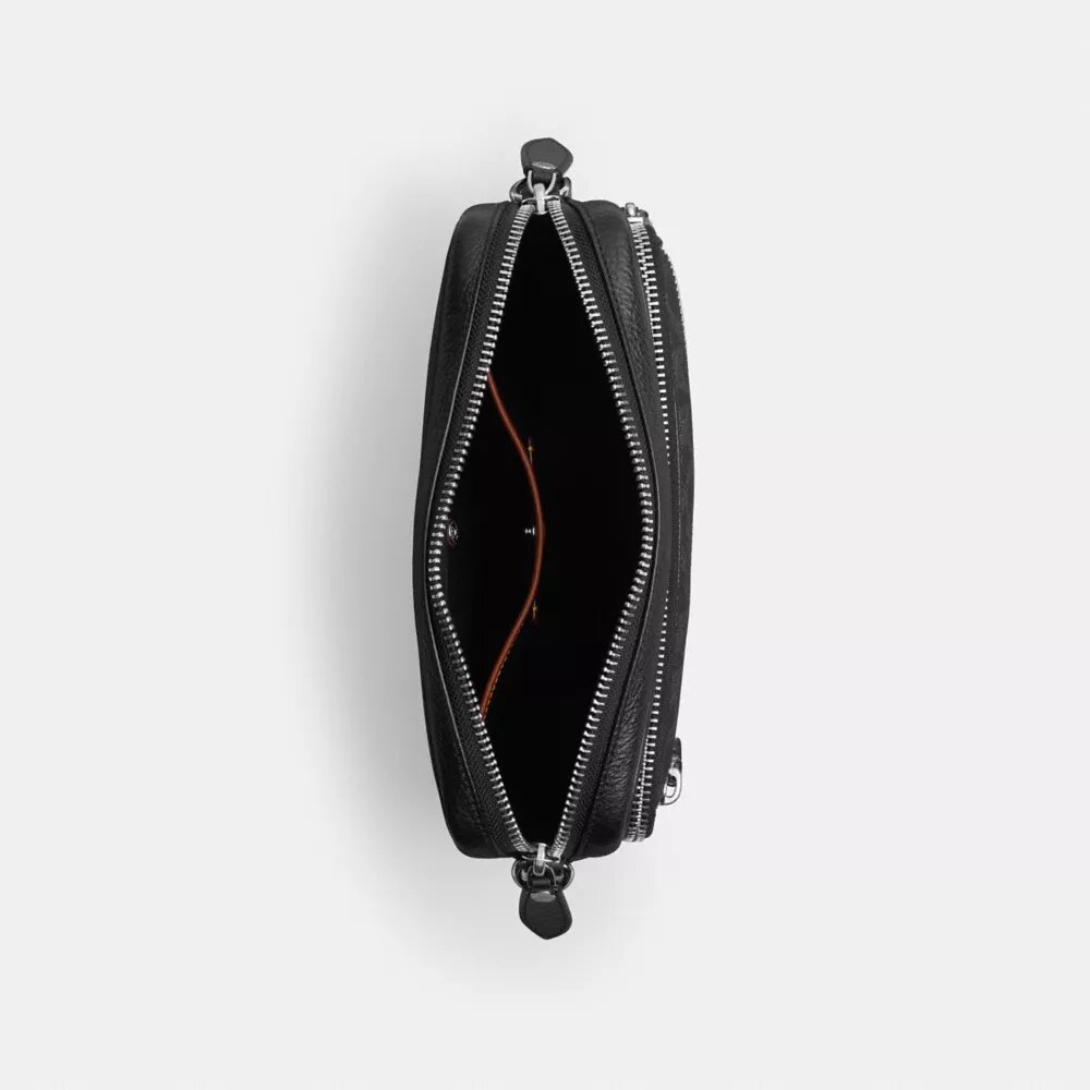 Dakota crossbody-taske i Signature Canvas