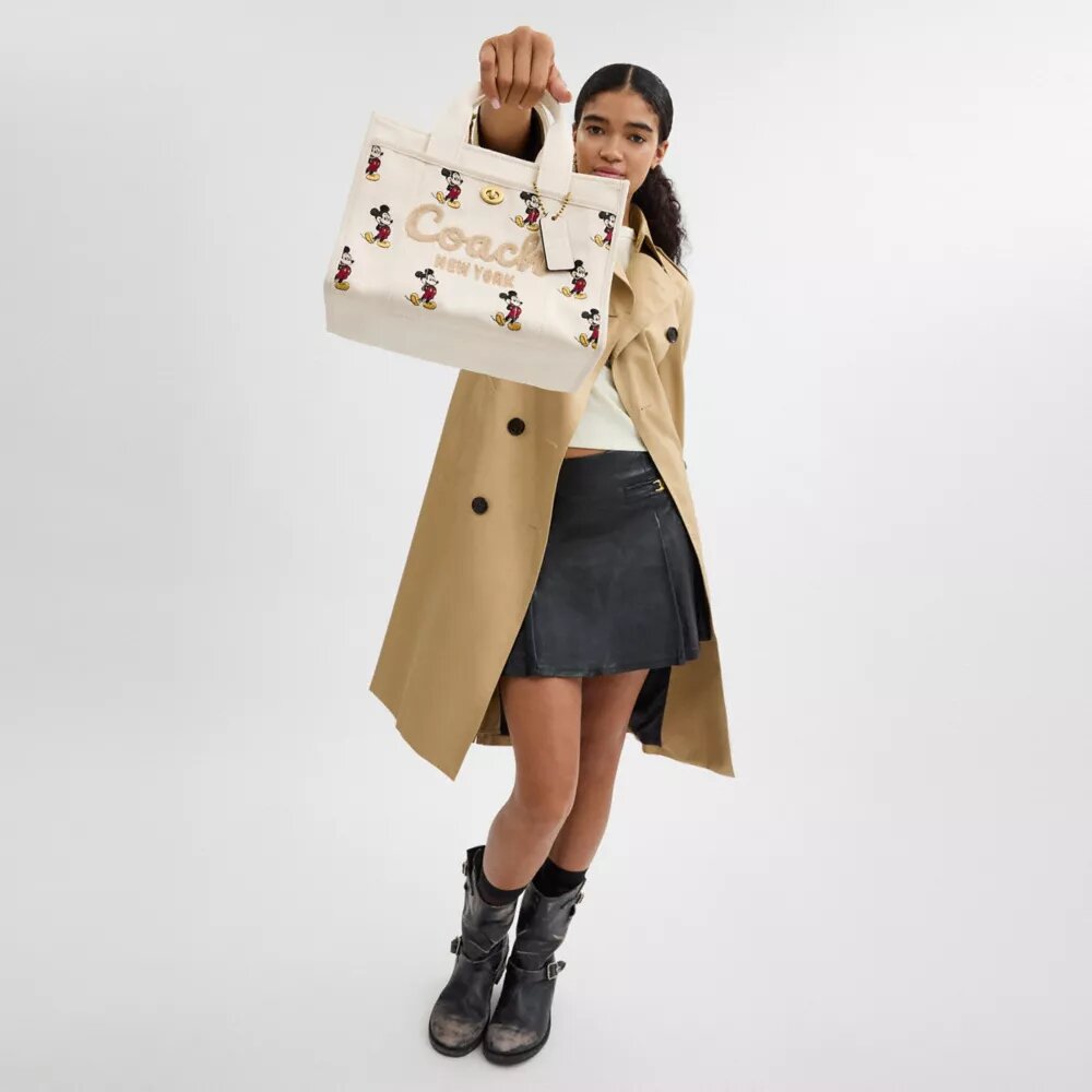 Disney X Coach Cargo Tote-tasker 26 med Mickey Mouse i regenerativt bomuldslærred
