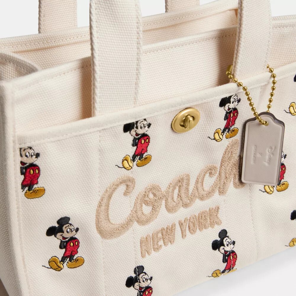 Disney X Coach Cargo Tote-tasker 26 med Mickey Mouse i regenerativt bomuldslærred