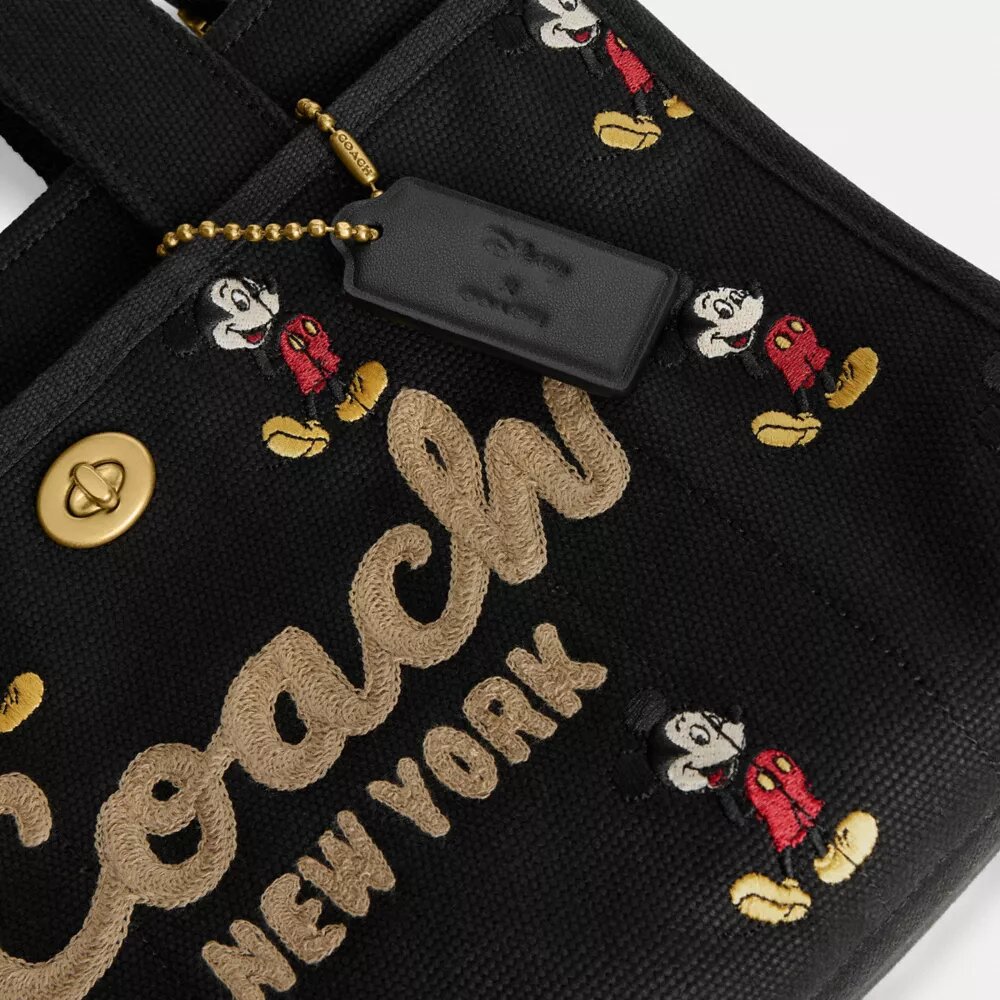 Disney X Coach Cargo Tote-tasker 26 med Mickey Mouse i regenerativt bomuldslærred