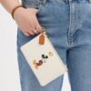Disney X Coach Essential lille håndledstaske i regenerativt læder med Mickey Mouse