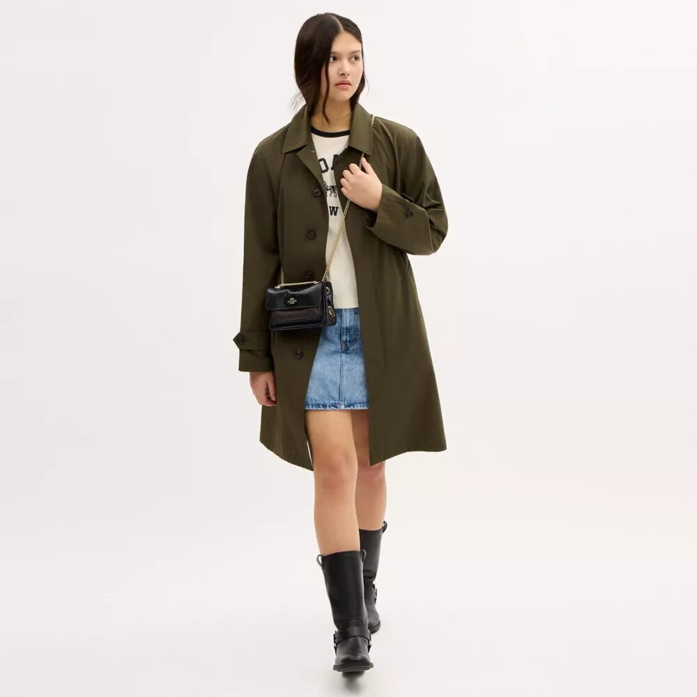 Elodie crossbody-taske 18 i Signature Canvas