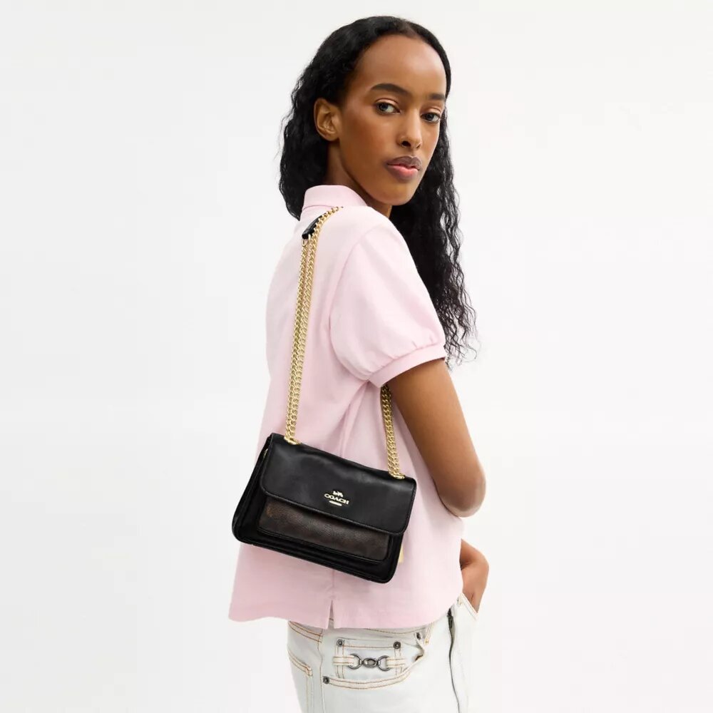 Elodie crossbody-taske 18 i Signature Canvas