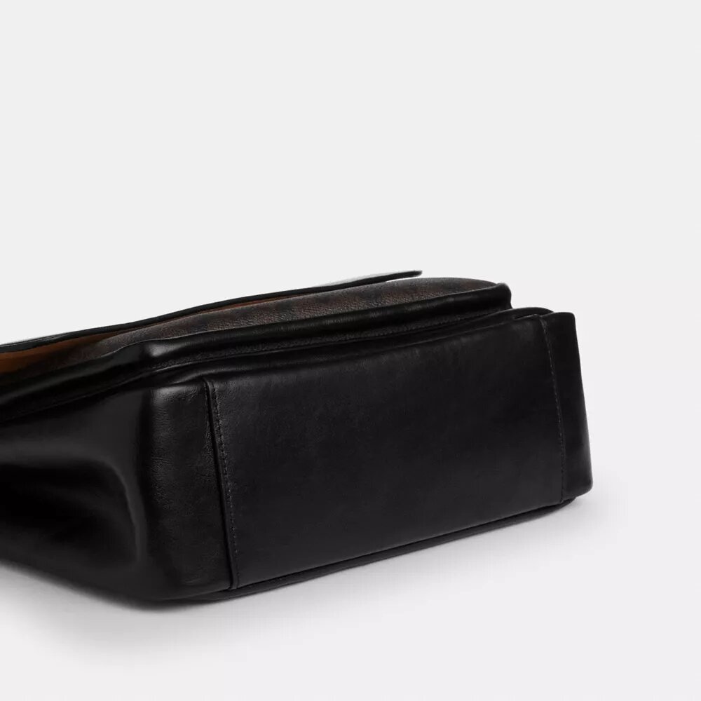 Elodie crossbody-taske i Signature Canvas