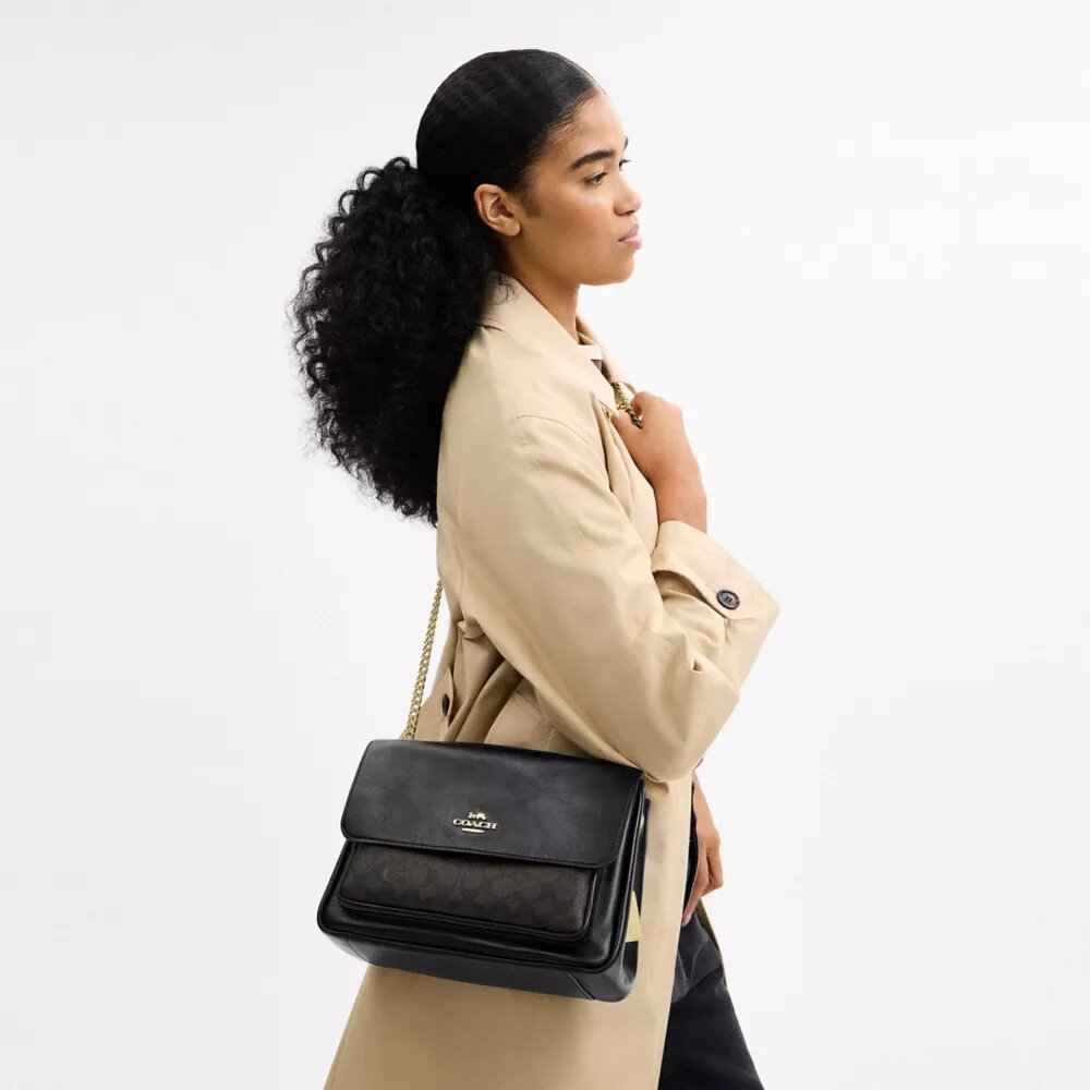 Elodie crossbody-taske i Signature Canvas