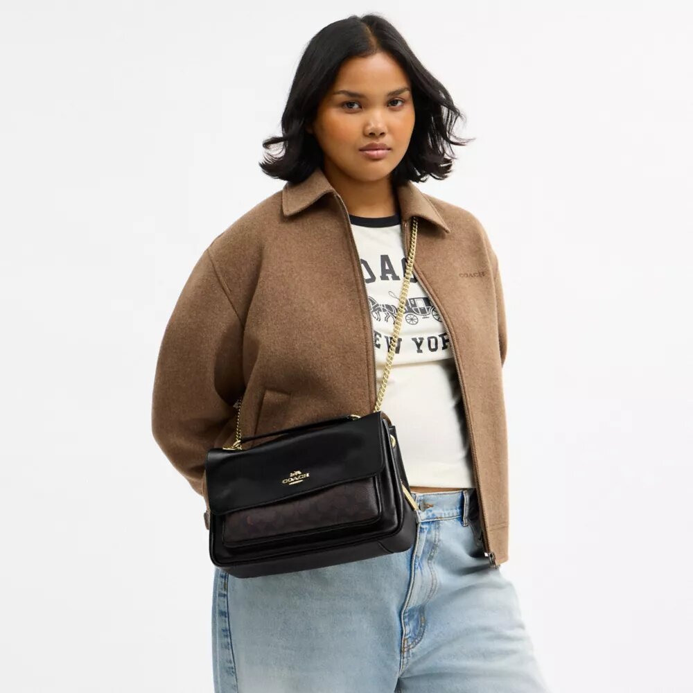 Elodie crossbody-taske i Signature Canvas