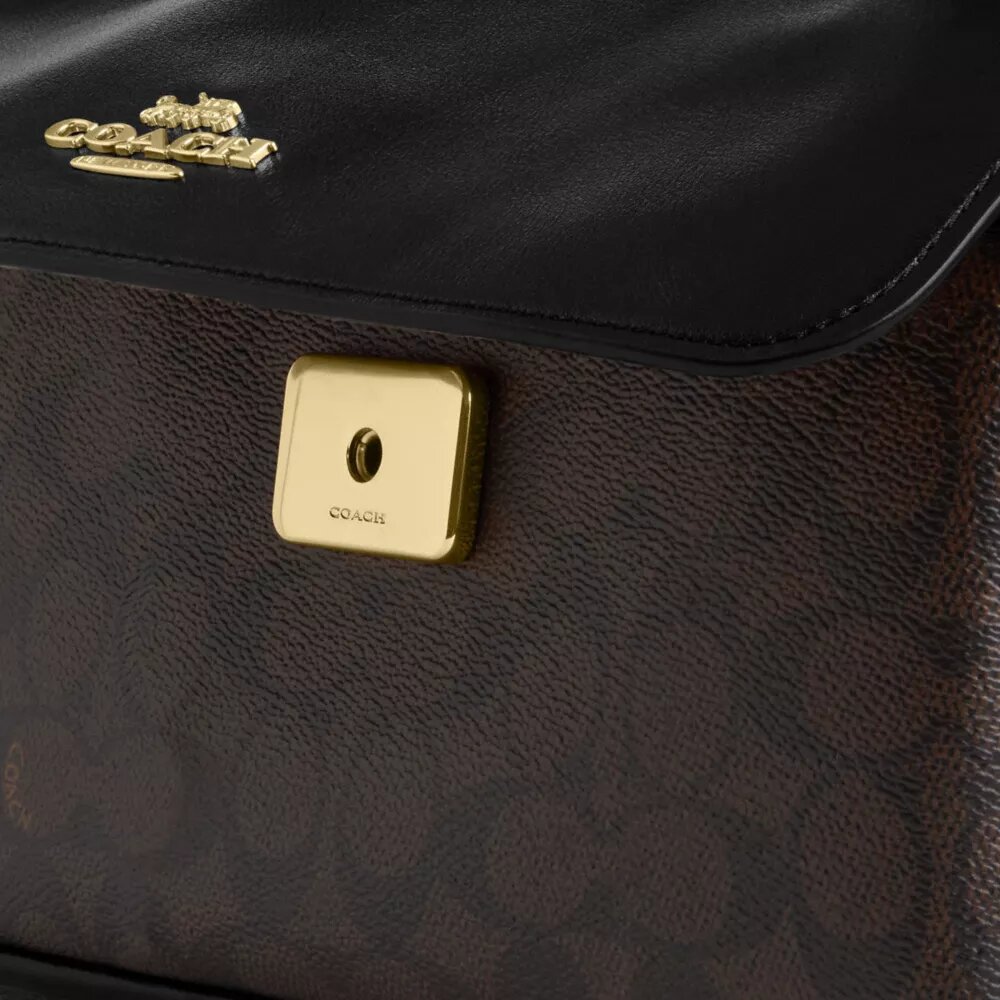 Elodie crossbody-taske i Signature Canvas