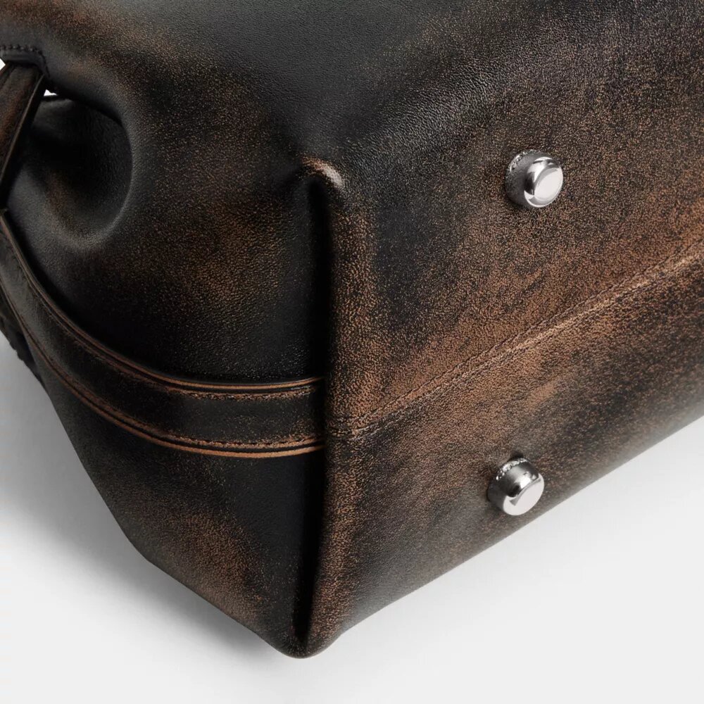 Empire Carryall-tasker 34 i patineret læder