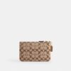 Essential Small Håndledstaske i vores signatur-jacquard