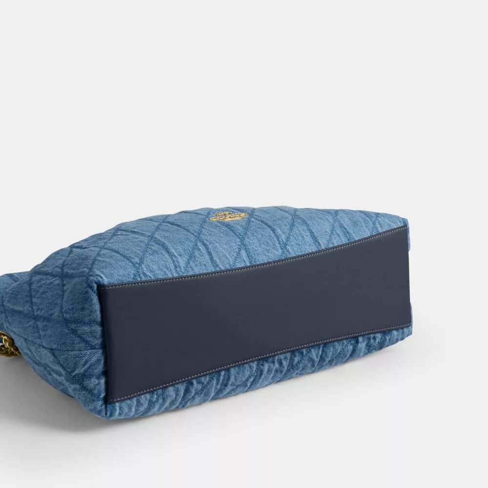 Evelyn skuldertaske i regenerativ bomuld med quiltning