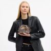 Faye Minitask i signatur-jacquard med blomsterbroderi