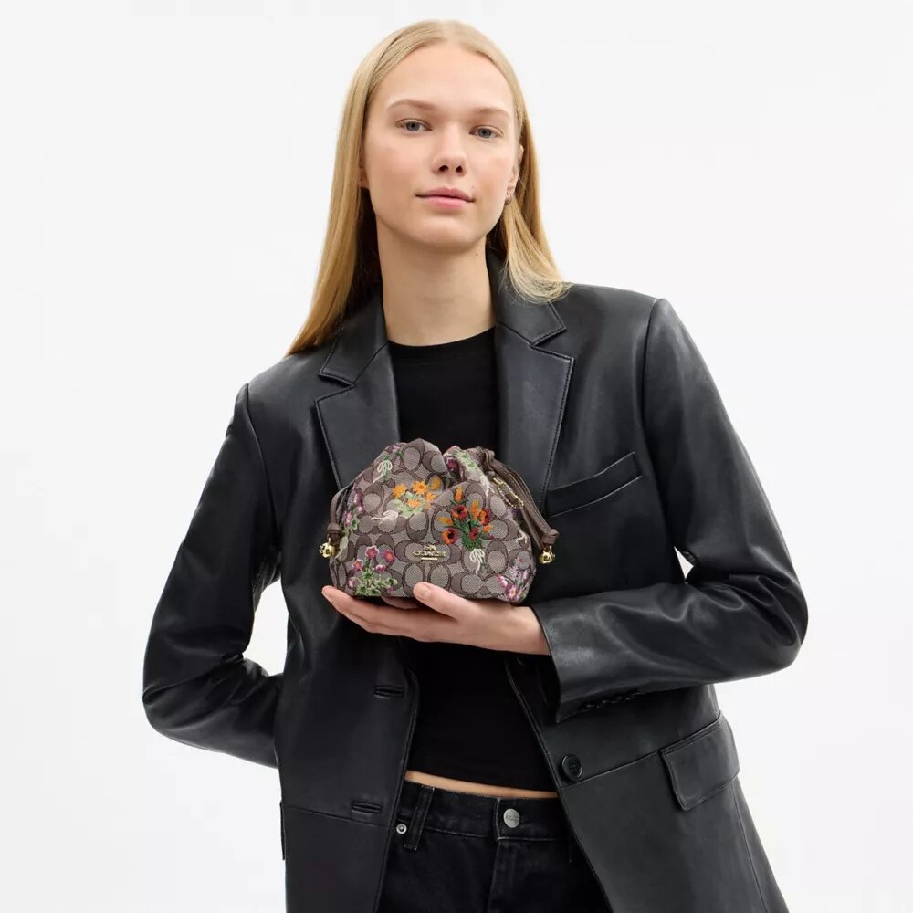 Faye Minitask i signatur-jacquard med blomsterbroderi